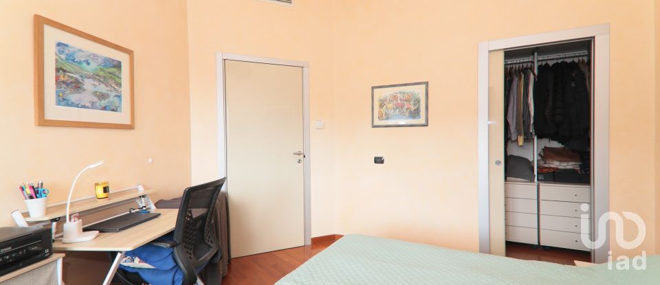 Four-room apartment of 60 m² in Genova (16139)