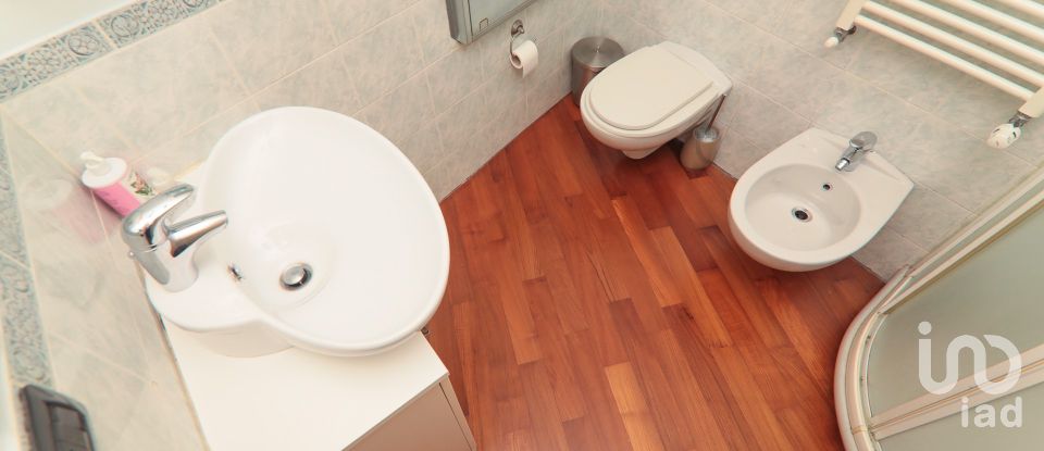 Four-room apartment of 60 m² in Genova (16139)