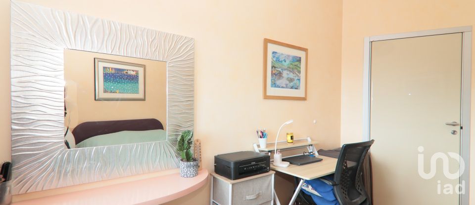 Four-room apartment of 60 m² in Genova (16139)
