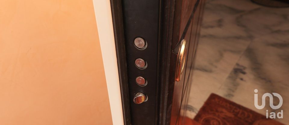 Four-room apartment of 60 m² in Genova (16139)