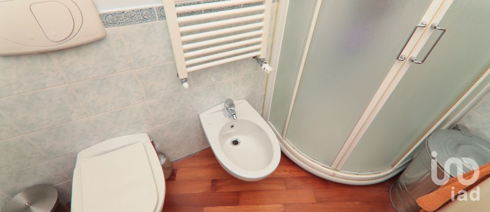 Four-room apartment of 60 m² in Genova (16139)