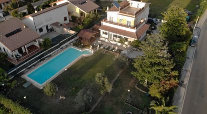 Casale 11 locali di 327 m² in Anzio (00042)