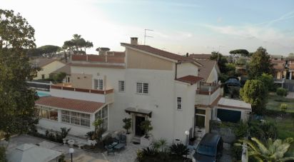 Casale 11 locali di 327 m² in Anzio (00042)