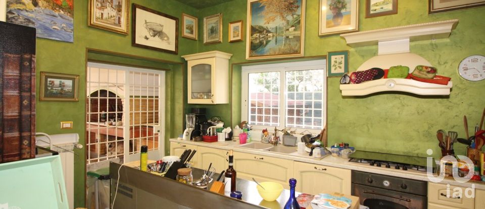 Casale 11 locali di 327 m² in Anzio (00042)