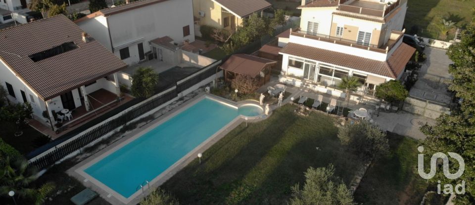 Casale 11 locali di 327 m² in Anzio (00042)