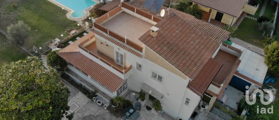 Casale 11 locali di 327 m² in Anzio (00042)