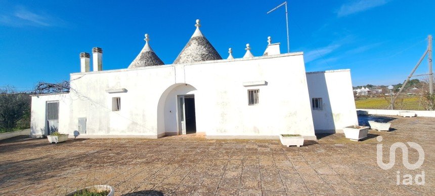 Trullo 10 locali di 200 m² in Ceglie Messapica (72013)