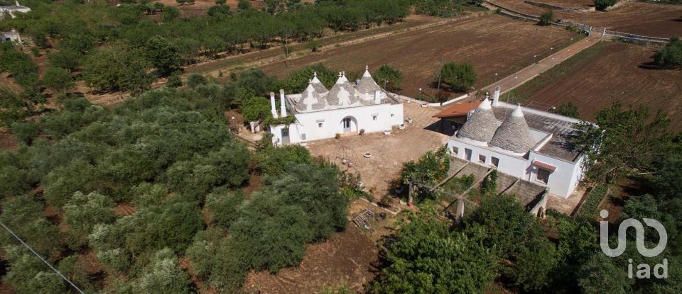 Trullo 10 locali di 200 m² in Ceglie Messapica (72013)