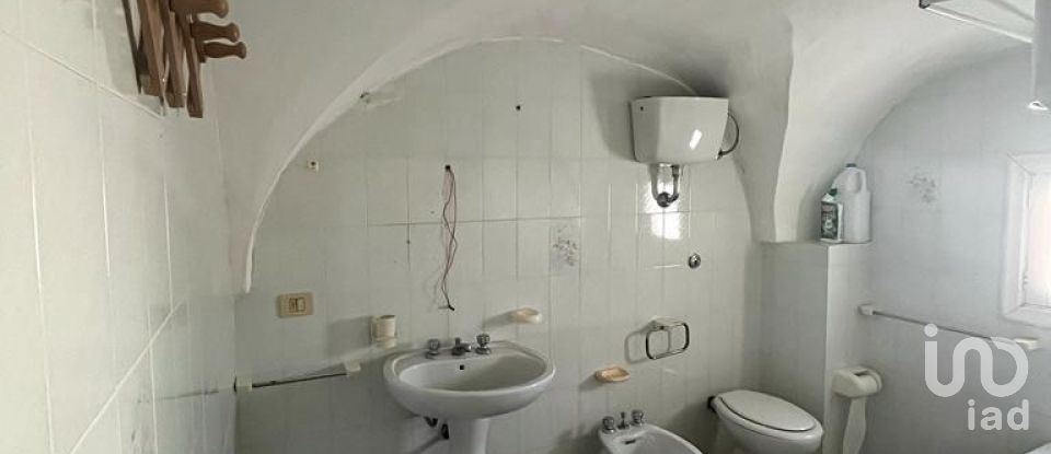 Trullo 10 locali di 200 m² in Ceglie Messapica (72013)