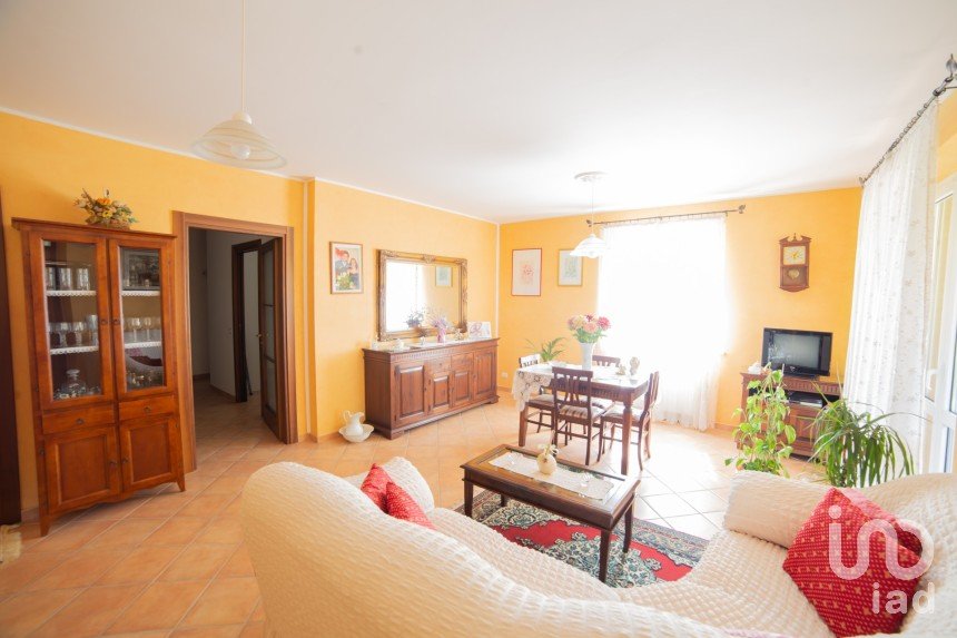 Casa indipendente / Villa 8 locali di 310 m² in Serra de' Conti (60030)