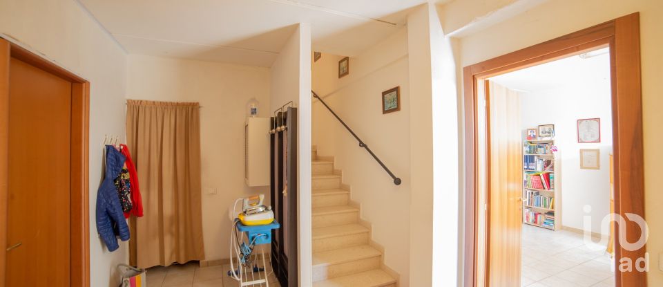 Casa indipendente / Villa 8 locali di 310 m² in Serra de' Conti (60030)