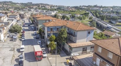 Negozio / locale commerciale di 230 m² in Ancona (60131)