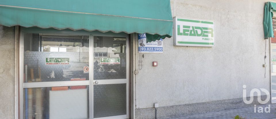 Negozio / locale commerciale di 230 m² in Ancona (60131)