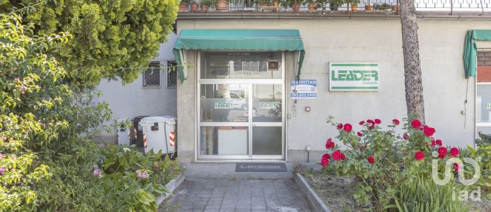 Negozio / locale commerciale di 230 m² in Ancona (60131)