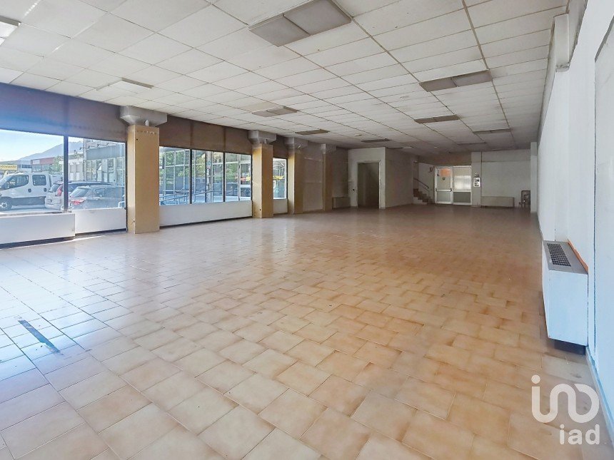 Negozio / locale commerciale di 750 m² in Quart (11020)