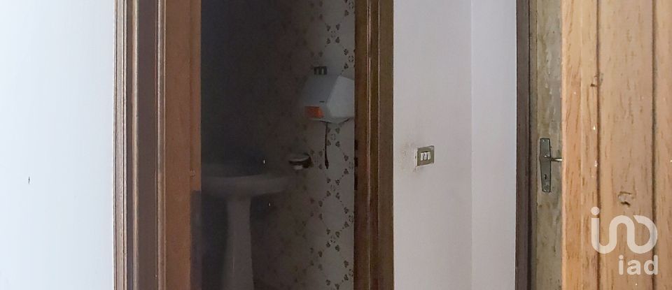 Negozio / locale commerciale di 750 m² in Quart (11020)