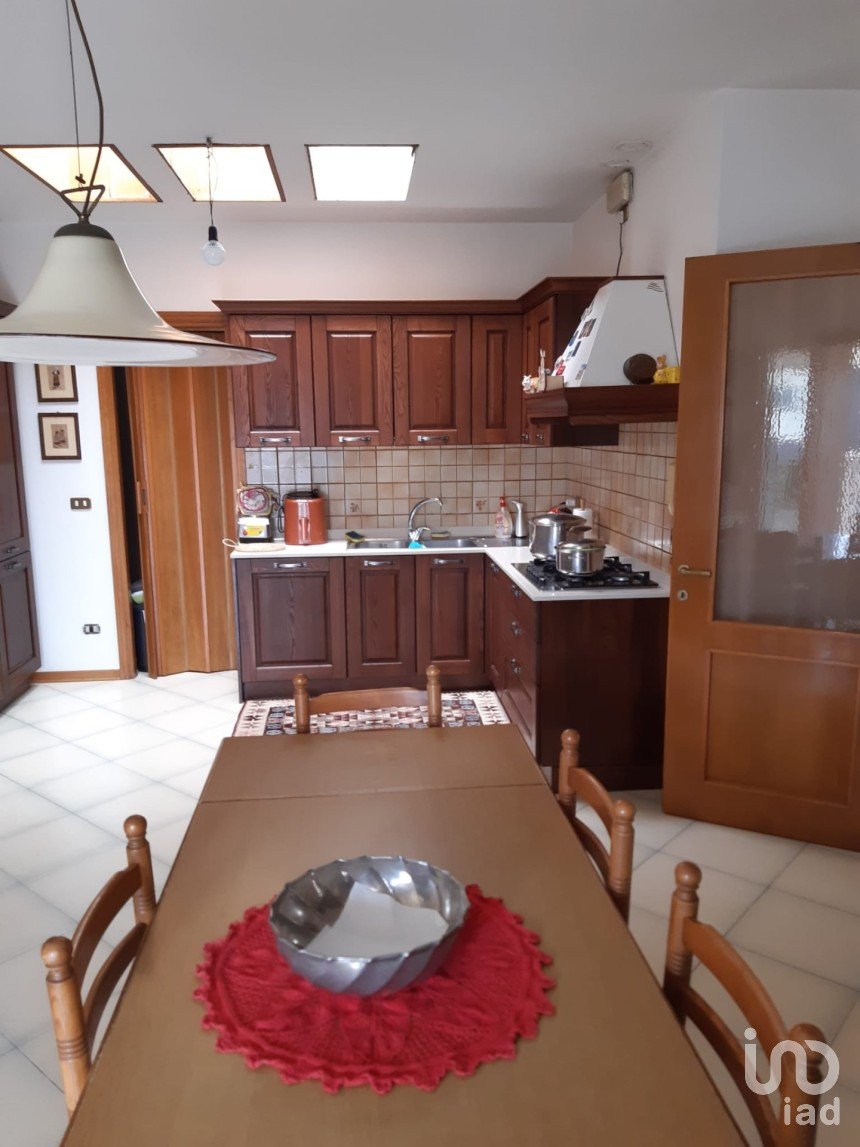 House boat 7 rooms of 237 m² in Montegalda (36047)