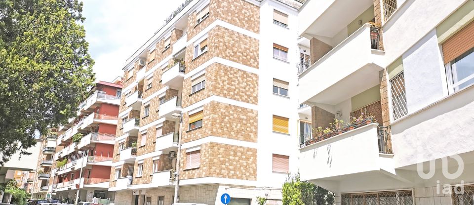 Appartamento 12 locali di 180 m² a Roma (00192)