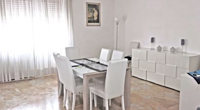 Appartamento 12 locali di 180 m² a Roma (00192)