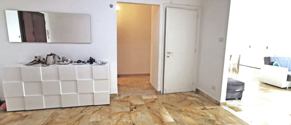 Appartamento 12 locali di 180 m² a Roma (00192)