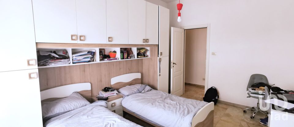 Appartamento 12 locali di 180 m² a Roma (00192)