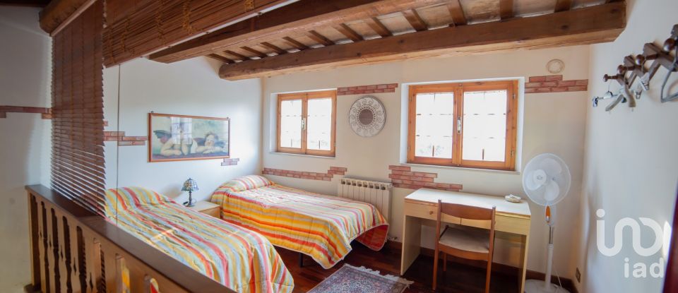 Rustico 0 locali di 370 m² in Morro d'Alba (60030)