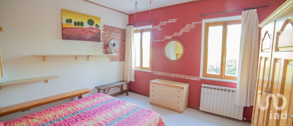 Rustico 0 locali di 370 m² in Morro d'Alba (60030)