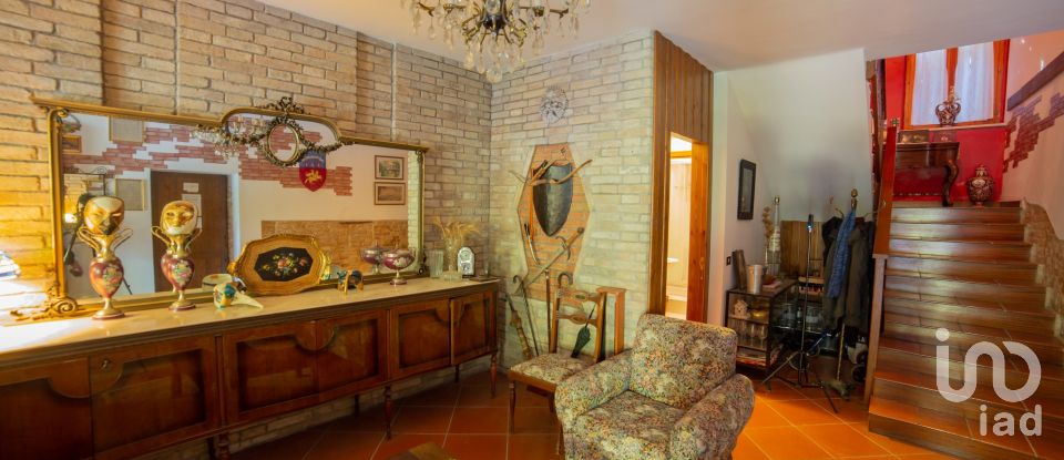 Rustico 0 locali di 370 m² in Morro d'Alba (60030)