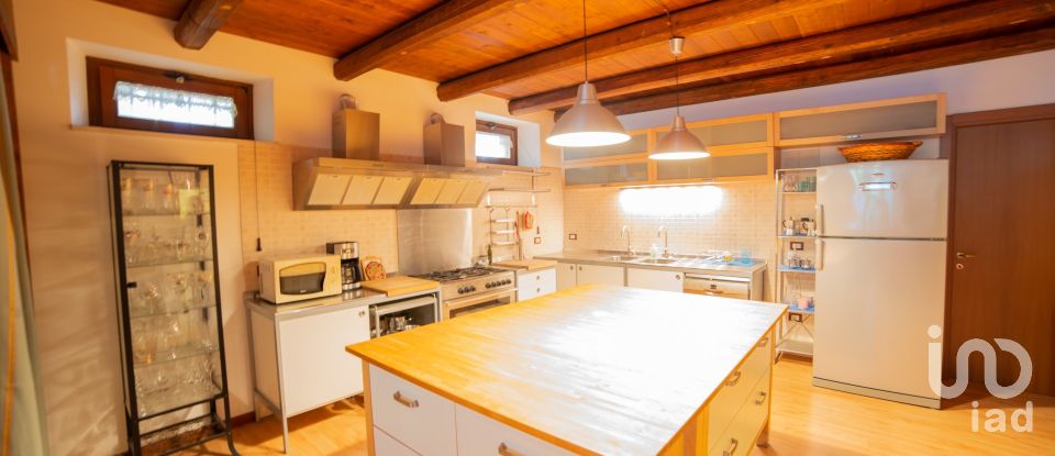 Rustico 0 locali di 370 m² in Morro d'Alba (60030)