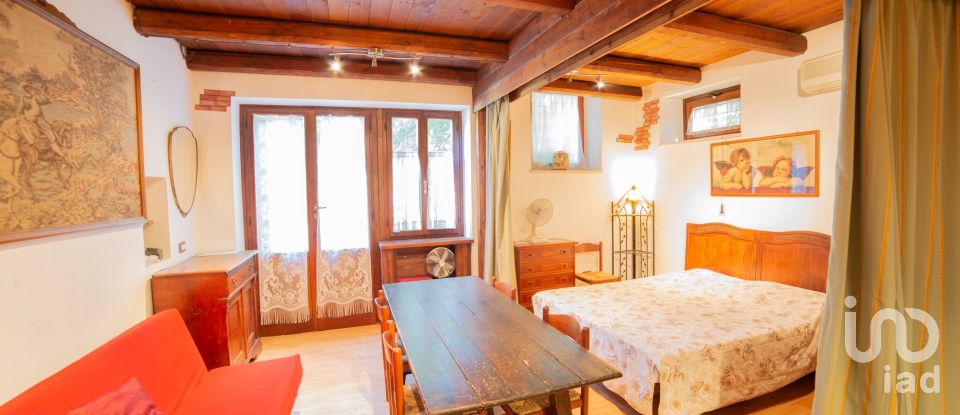 Rustico 0 locali di 370 m² in Morro d'Alba (60030)
