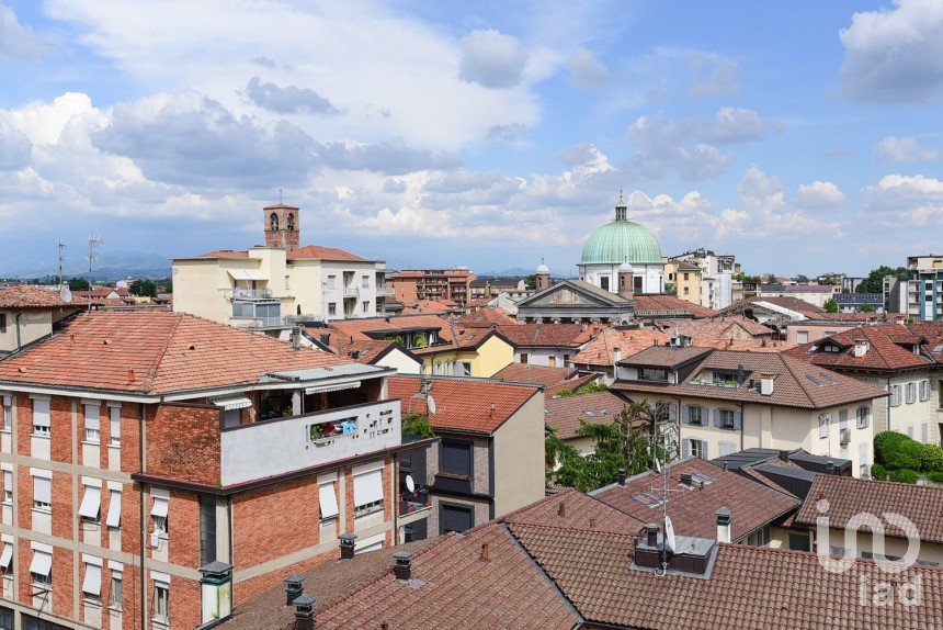 Three-room apartment of 112 m² in Seregno (20831)