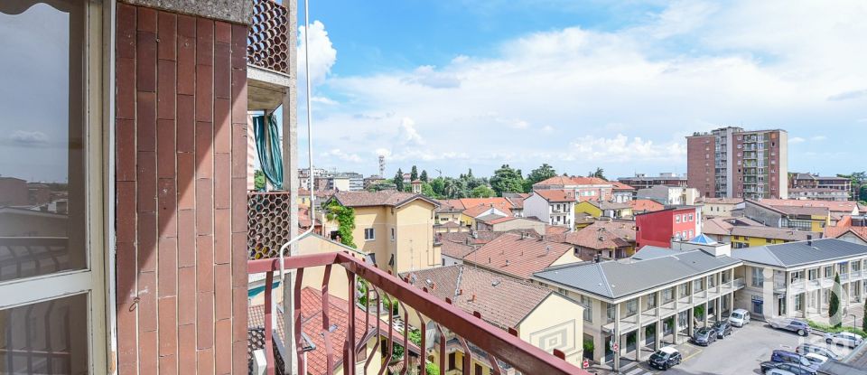 Three-room apartment of 112 m² in Seregno (20831)