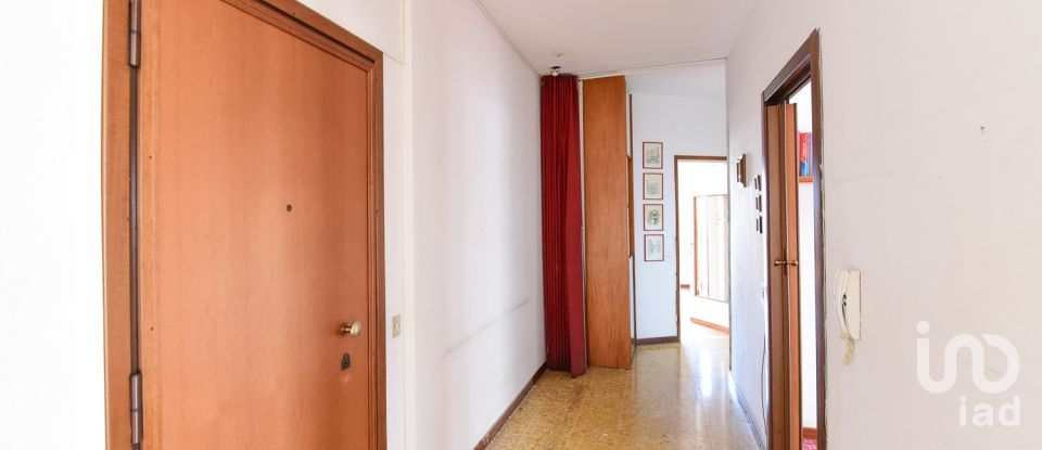 Three-room apartment of 112 m² in Seregno (20831)