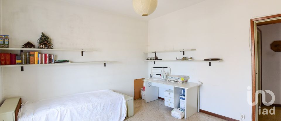 Three-room apartment of 112 m² in Seregno (20831)