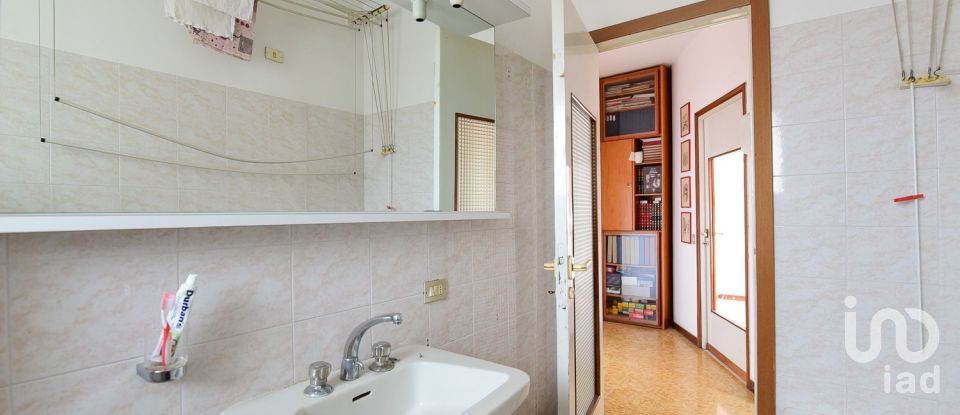 Three-room apartment of 112 m² in Seregno (20831)