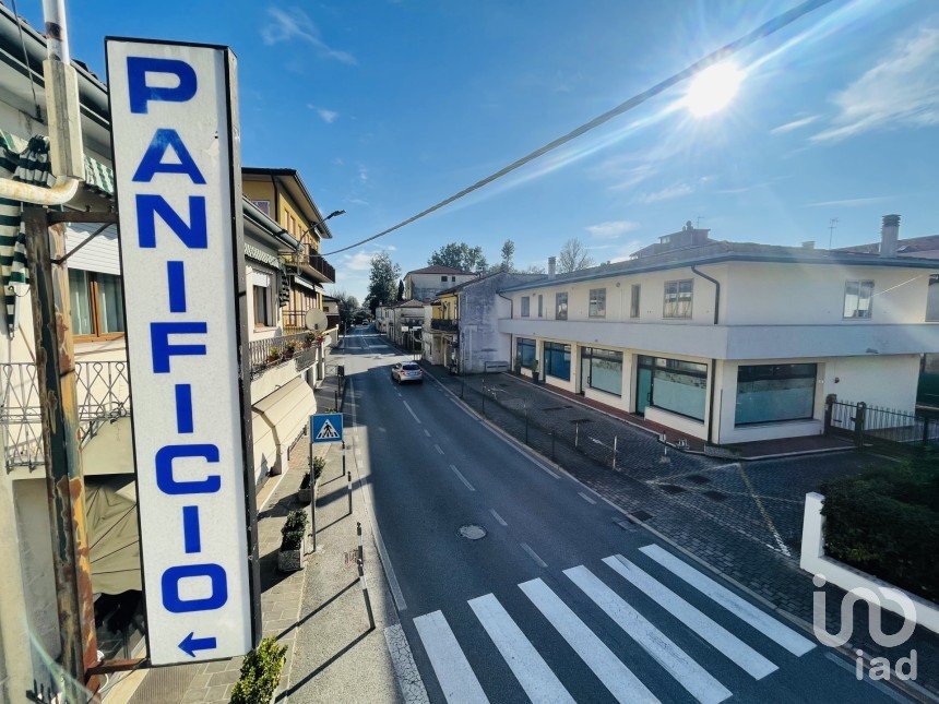 Negozio / locale commerciale di 101 m² in Stra (30039)