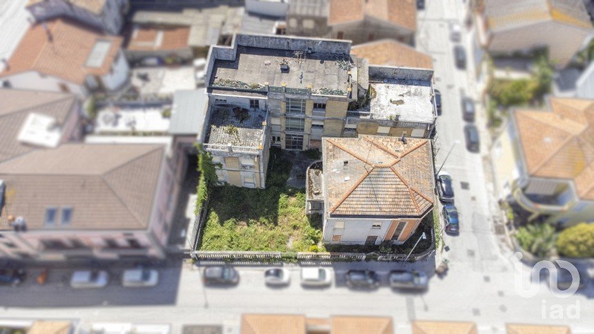 Costruzione di 900 m² in Civitanova Marche (62012)