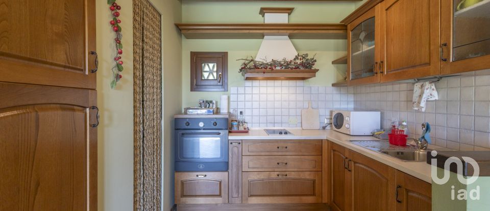 Casale 4 locali di 130 m² in Ancona (60129)