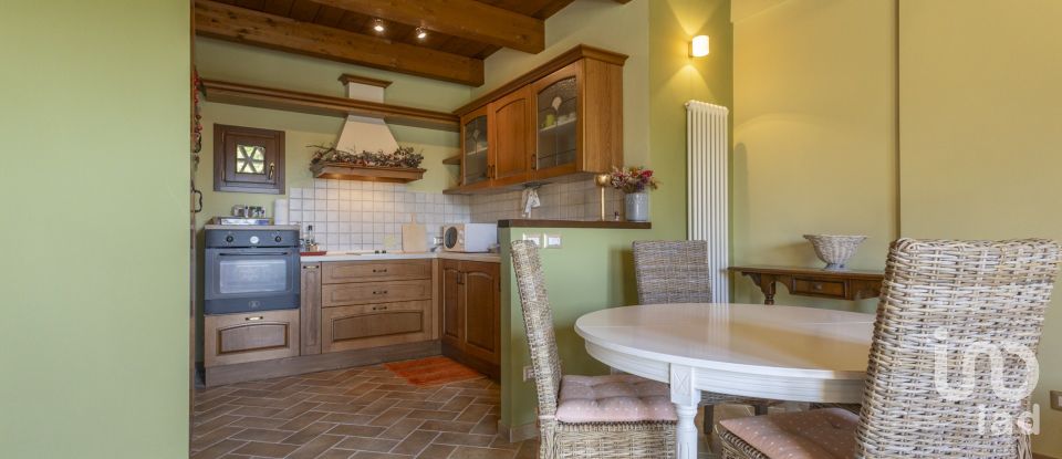 Casale 4 locali di 130 m² in Ancona (60129)