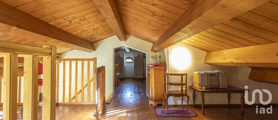 Casale 4 locali di 130 m² in Ancona (60129)