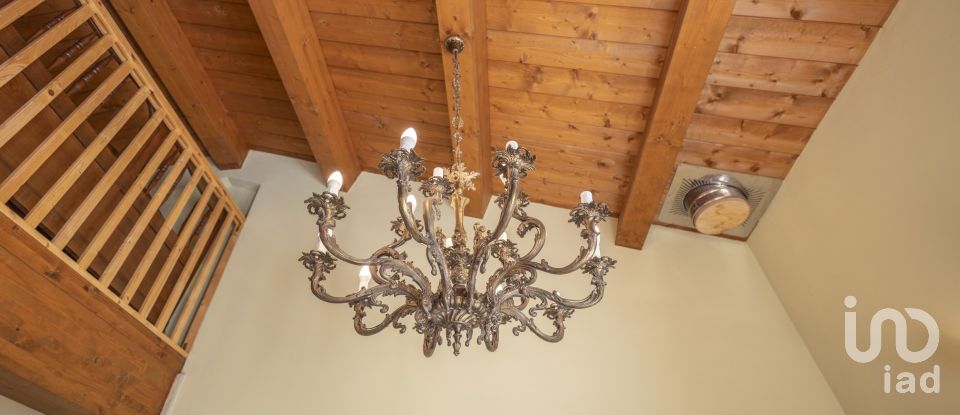 Casale 4 locali di 130 m² in Ancona (60129)