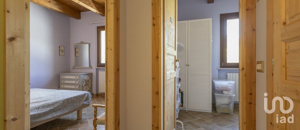 Casale 4 locali di 130 m² in Ancona (60129)