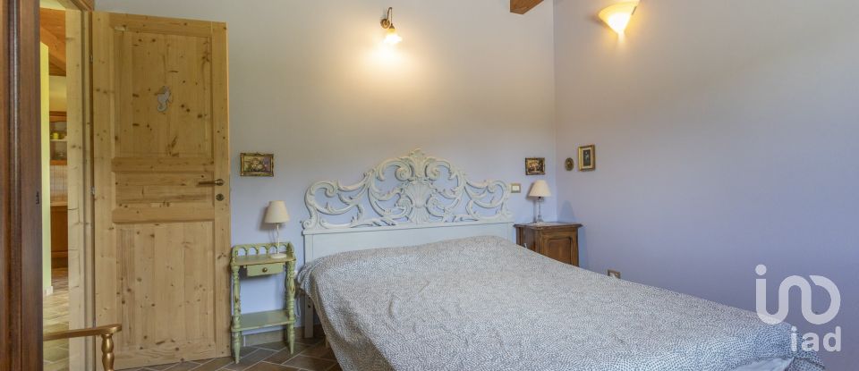 Casale 4 locali di 130 m² in Ancona (60129)