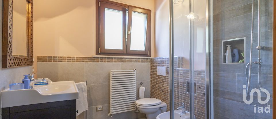 Casale 4 locali di 130 m² in Ancona (60129)