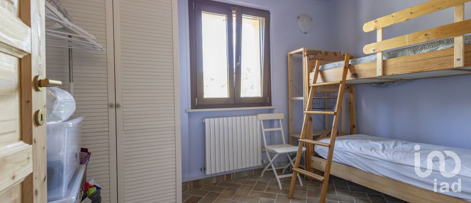 Casale 4 locali di 130 m² in Ancona (60129)