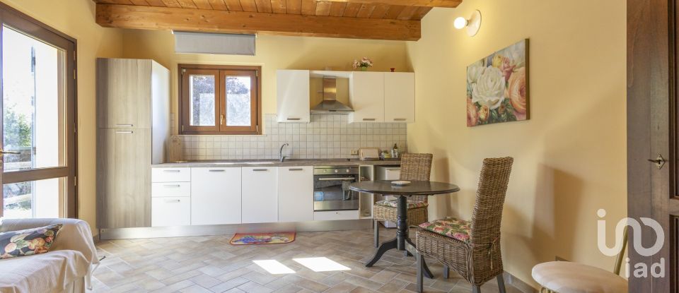 Casale 4 locali di 130 m² in Ancona (60129)