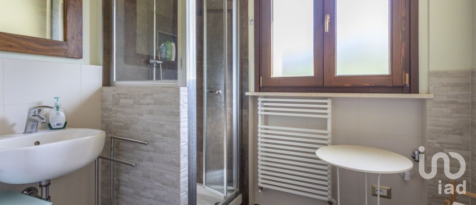 Casale 4 locali di 130 m² in Ancona (60129)