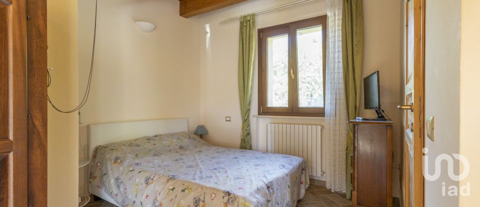 Casale 4 locali di 130 m² in Ancona (60129)