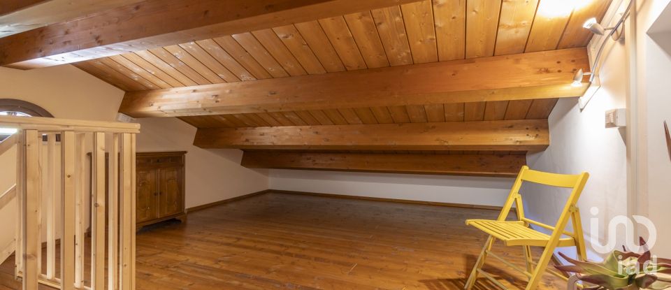 Casale 4 locali di 130 m² in Ancona (60129)