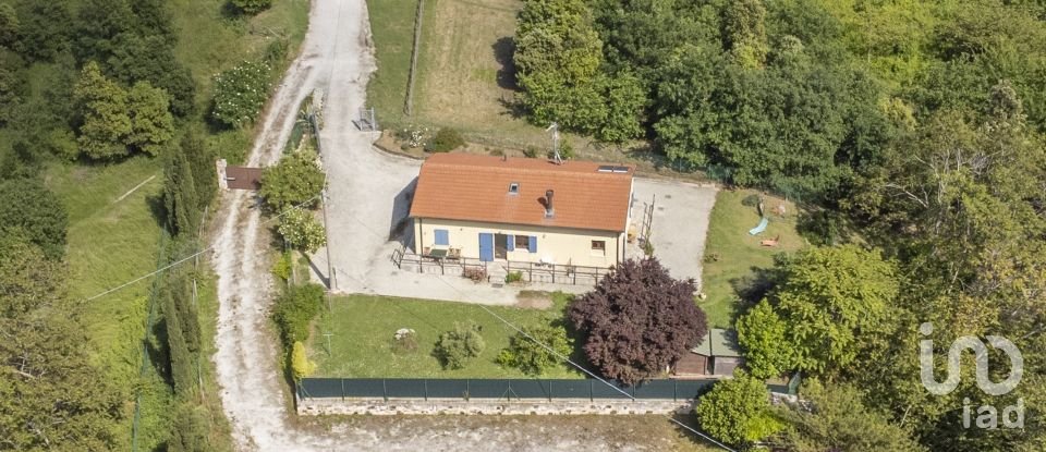 Casale 4 locali di 130 m² in Ancona (60129)